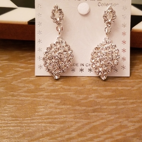 2/$13CZ'S in Silvertone Setting,Dress Up/Be Casual - Picture 8 of 8